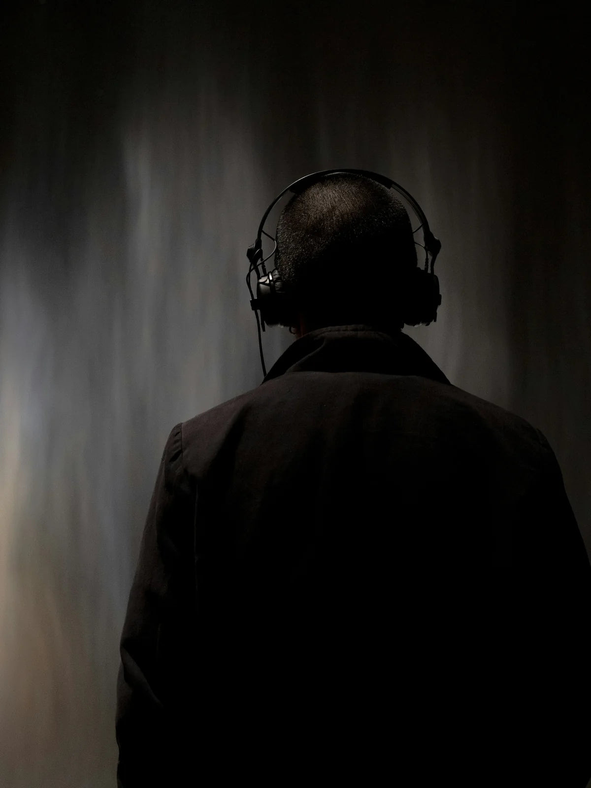 Soundmali bestseller premium wireless over-ear headphones dark background